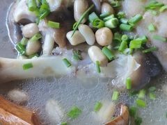 花生炖猪蹄-嗨牛味海鲜烧烤