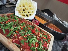 绝代双椒小嫩牛-热火朝天鲜切牛肉火锅(南强街巷店)