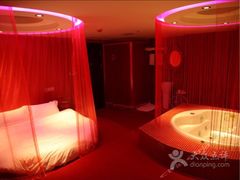 -天鹅恋主题酒店(光谷广场步行街店)