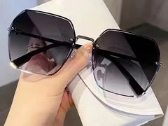 -爱视眸Eyeblling眼镜·依视路·蔡司镜片折扣店(百联南方商城购物中心)