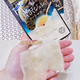 敷完后，觉得自己的脸软软的，很水润，还很有光泽呢！