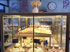 面包甜点陈列柜-啊噗吐呦现场烘焙(麦凯乐店)