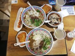 -鑫花溪牛肉米粉(人民广场店)