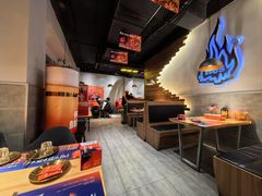 -何师烧烤·小龙虾·江湖川菜·精酿啤酒(成温店)