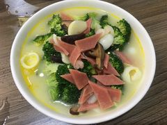 上汤西兰花-老苏州芳和园茶酒楼  传统苏帮菜(观前店)