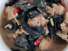 炖鸡-北京龙庆四季香农家饭庄·灶台鱼·碳烤虹鳟鱼(龙庆峡店)