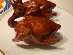 玻璃脆皮香茅石歧乳鸽-炳胜私厨(万象前海店)