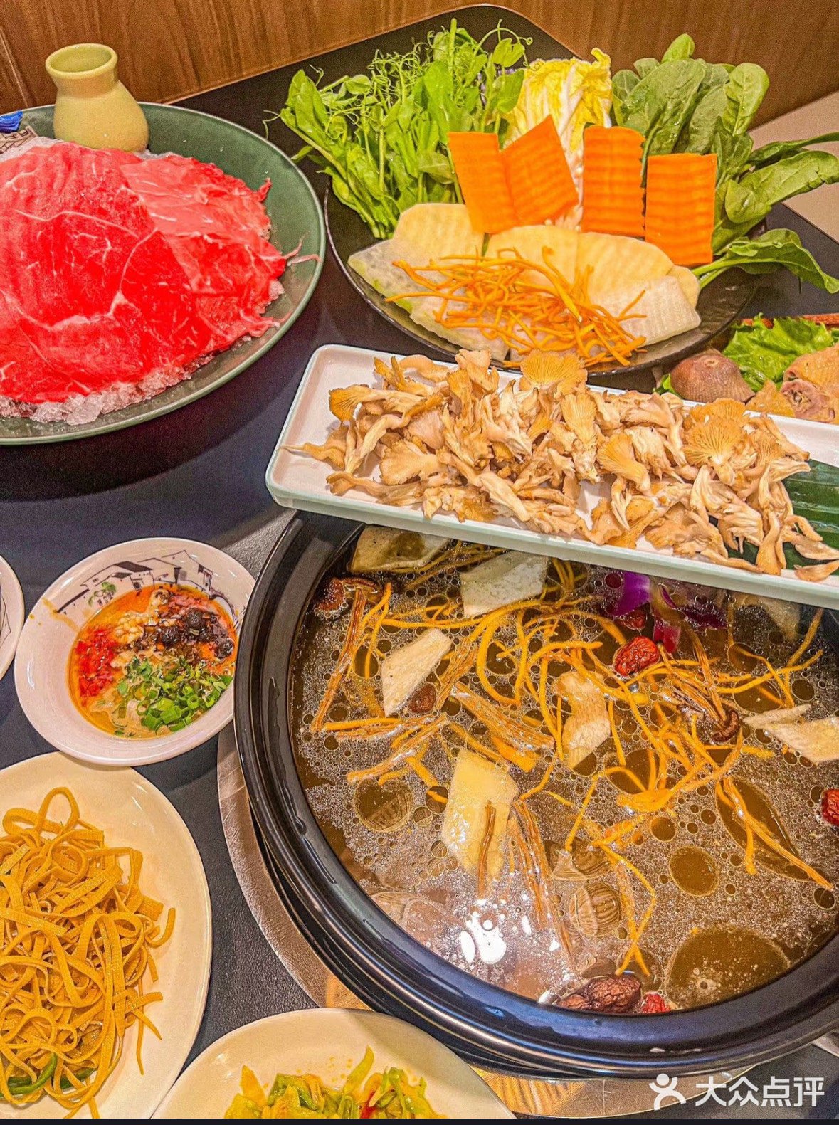 在西安吃到了野生菌火锅 店名:向云滇菌子土鸡汤锅