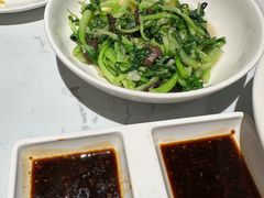 鸡毛菜炒菌菇-关东小磨东北菜(漕河泾印象城店)