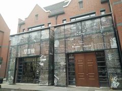 门口-钟书阁(松江泰晤士小镇店)