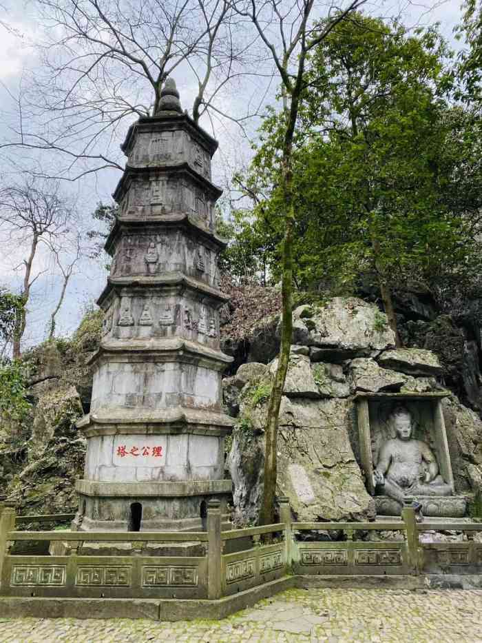 灵隐飞来峰景区-"停车还挺方便的,停车场比较大,收费是10.