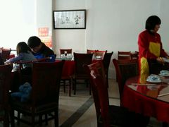 -溢心园香河肉饼总店