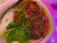 酸菜肥肠米线-新辉港式茶餐厅(北栅店)