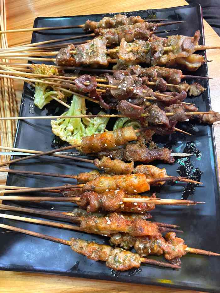 星期八烧烤-"他们手工羊肉跟五花肉真的好好吃还有茄子,.