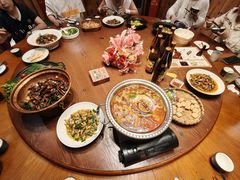-老滇山寨•云南特色菜•地方菜•民族风情歌舞表演(金碧店)