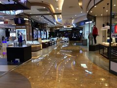 -王府井百货熙地港店