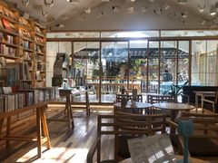 大堂-猫的天空之城概念书店(束河店)