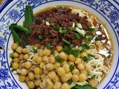 -渝之汇牛肉豌杂面