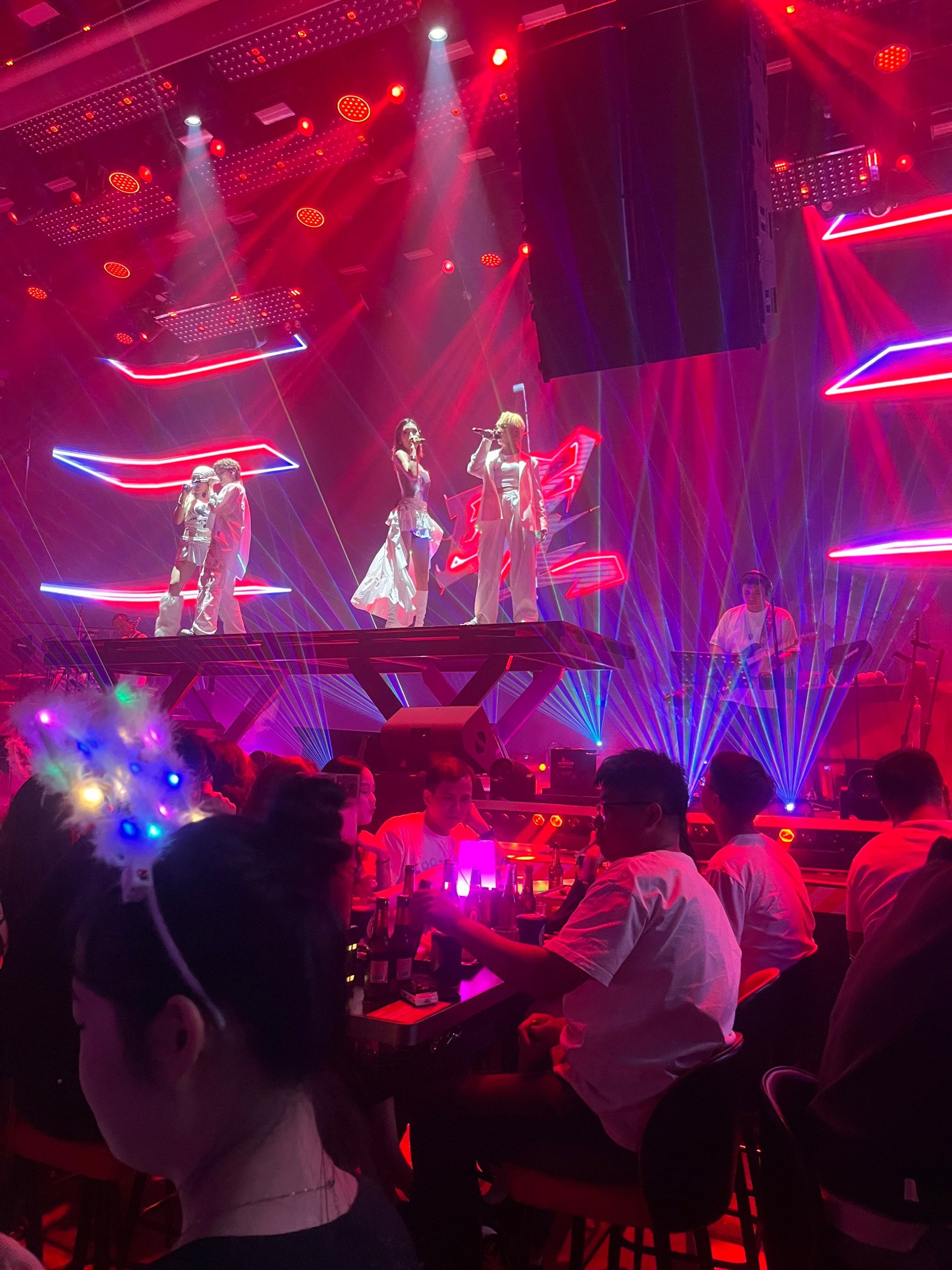 知道周五晚人多,但没想到爆满的程度