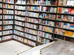 -钟书阁(群光广场店)