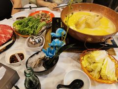 -鲜入围煮花胶鸡海鲜火锅