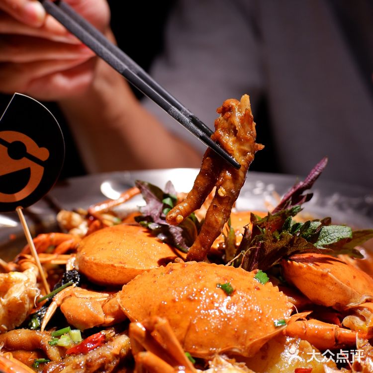 愿每个在深圳的姐妹都能刷到这家肉蟹煲🦀，真的好香！