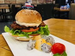 -汽车博物馆主题餐厅