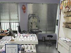 -视野联行眼镜•蔡司•依视路(温江店)