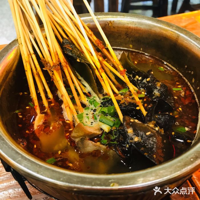 黑白电视老长沙吃货铺(万达百货店)香辣串串桶图片