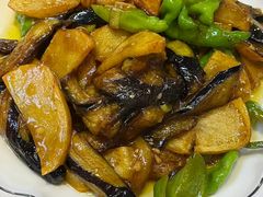 地三鲜-东北哈尔滨酱骨头馆房掌柜铁锅炖