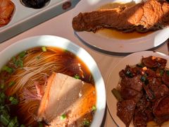 红汤面＋红肉＋爆鱼-同得兴 Since·1995 传统苏式面馆(嘉馀坊店)