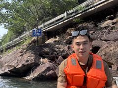 -安吉龙王山峡谷漂流