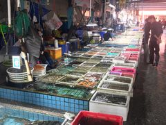 -霞涌市场海鲜摆卖区