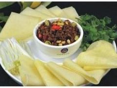 面饼卷牛肉-白天鹅家宴·东北菜