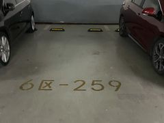 -绿地缤纷城-停车场