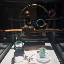 -北京七彩云南翡翠珠宝旗舰店(月坛店)
