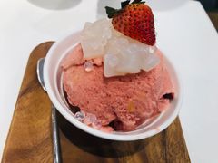 士多啤梨椰果冰-聪嫂私房甜品(旺角二店)