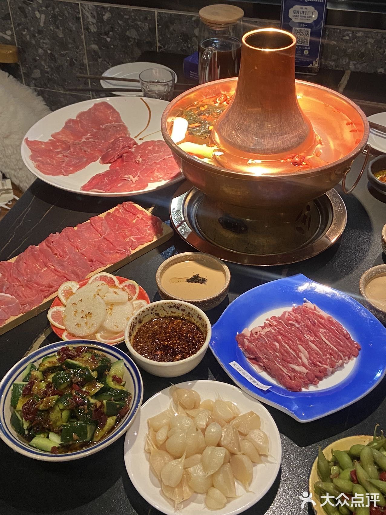 朝阳门坐满人的一家铜锅涮🥩