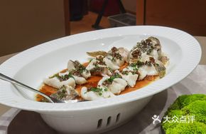 Old Cabbage Steamed Bamboo Shoot Shellfish
