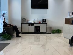 -瑞尔齿科(上海长风大悦城店)