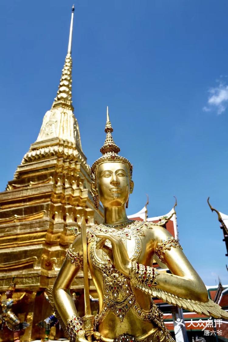 金灿灿的玉佛寺