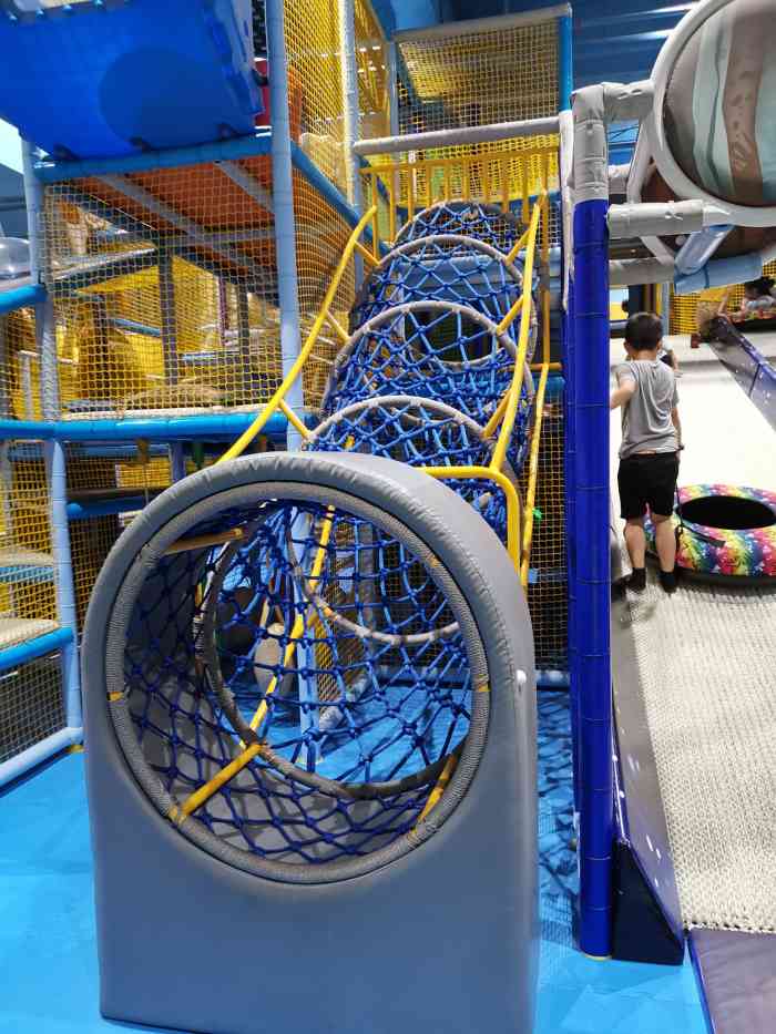 反弹蹦床公园(福州天泽奥莱店)