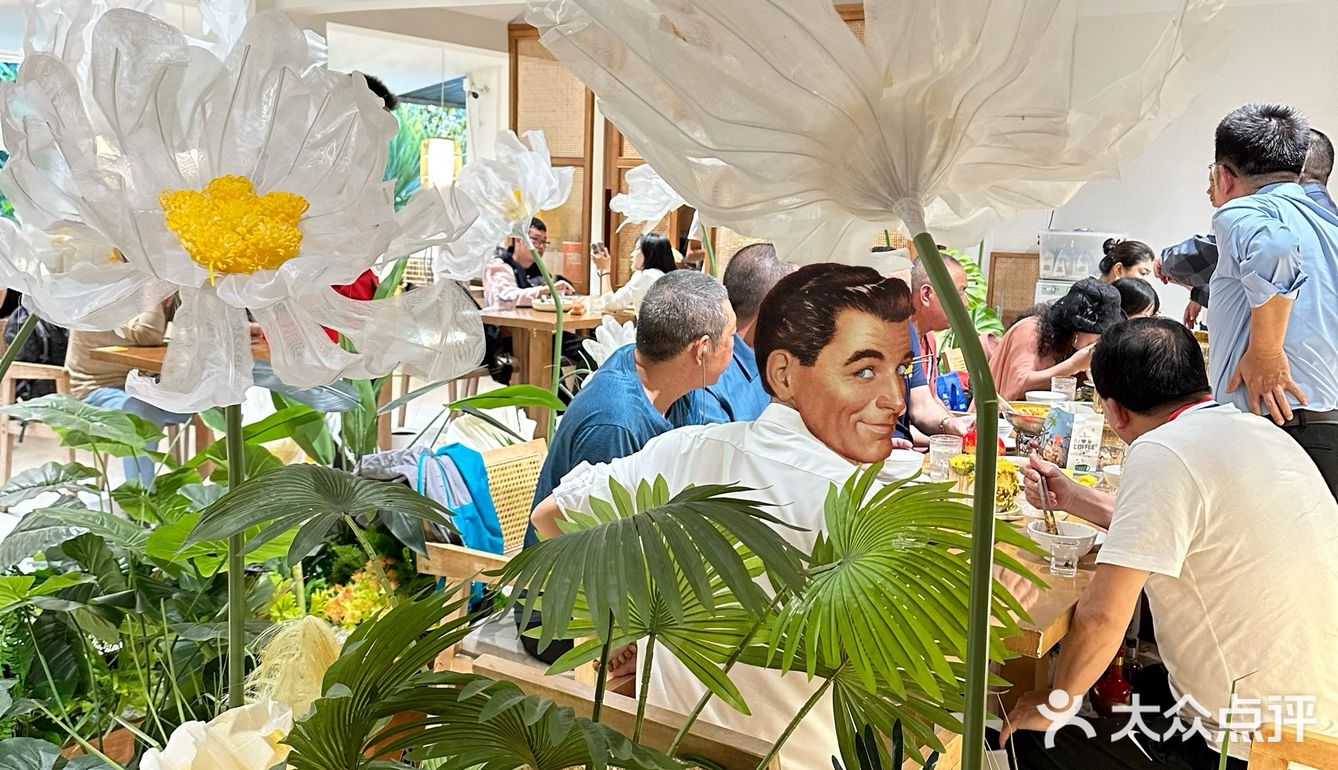 来版纳一定要去大金塔对面这家泰餐厅！