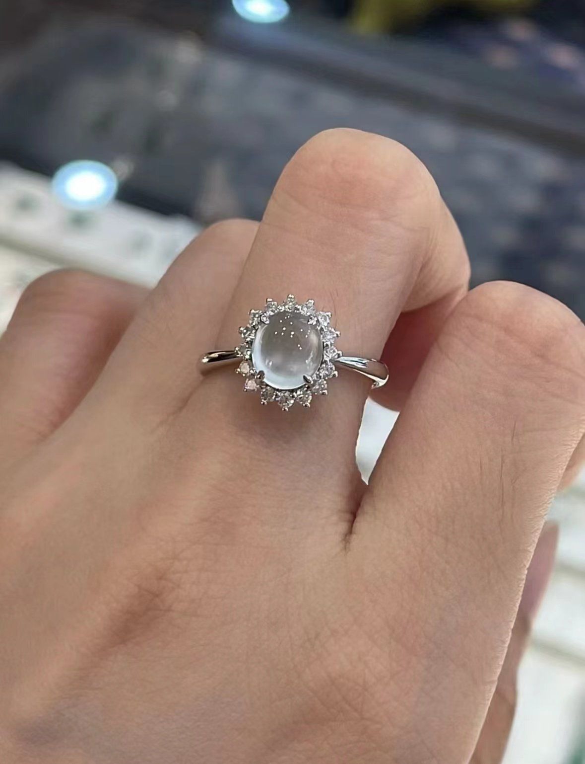 美美的一枚白冰翡翠戒指💍