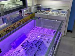 -提一眼镜·蔡司·依视路(小寨店)