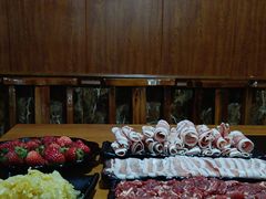 -果松木炭酸菜铜火锅·外婆参鸡汤