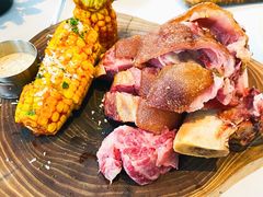 酥脆炸猪手伴风味烤玉米-哈布斯扒房(华发商都店)