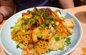 Pork and Seafood Stir-Fried Noodles