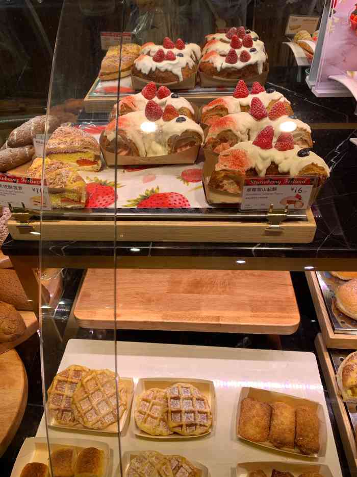 巴黎贝甜(新光店)-"去年男朋友生日,想订冰淇淋蛋糕,那时候巴.