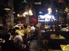 大堂-胡桃里音乐餐厅(陶溪川店)(川湘赣菜·世界百大酒庄直供红酒·音乐表演)